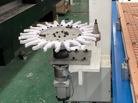 自動(dòng)旋轉(zhuǎn)式換刀裝置數(shù)控銑床加工中心 自動(dòng)旋轉(zhuǎn)式換刀裝置數(shù)控銑床加工中心