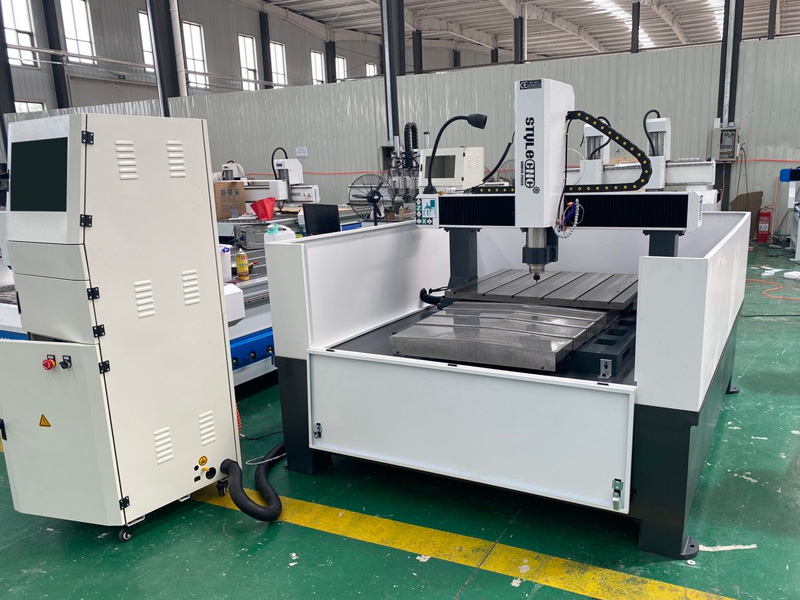 小型數(shù)控銑床，用于金屬銑削、雕刻和鉆孔