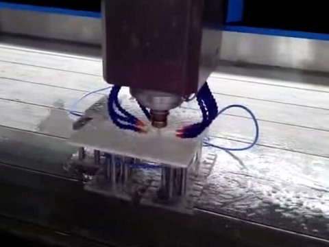 石材自動換刀數(shù)控雕刻機，用于臺面切割、邊緣拋光