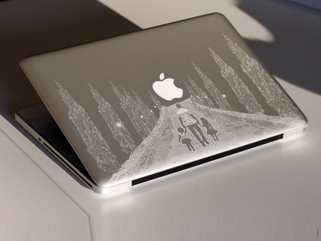 用于筆記本電腦打印的 MOPA 光纖激光打標(biāo)機 用于筆記本電腦打印的 MOPA 光纖激光打標(biāo)機