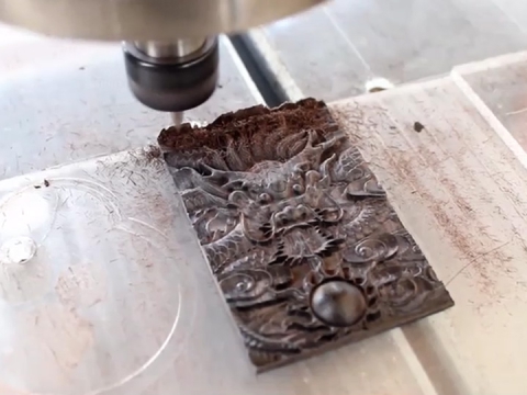 迷你數(shù)控雕刻機6090制作實木工藝品 迷你數(shù)控雕刻機6090制作實木工藝品