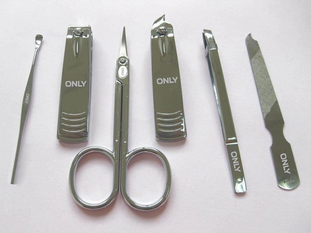 適用于金屬標(biāo)牌、工藝品、藝術(shù)品、工具的光纖激光雕刻機(jī)