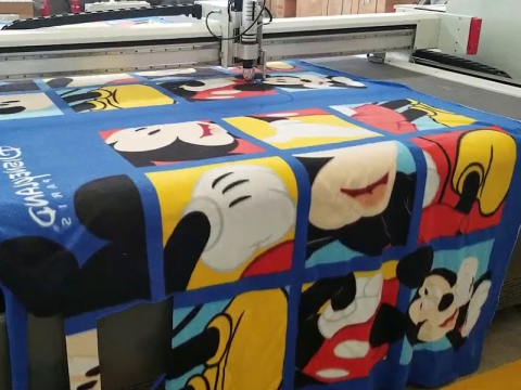 數(shù)控毛毯切割機(帶振動刀切割機) 數(shù)控毛毯切割機(帶振動刀切割機)