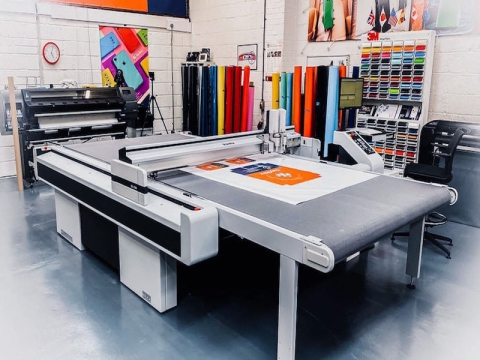 用于印刷、廣告、營銷的數(shù)字平板切割機(jī)