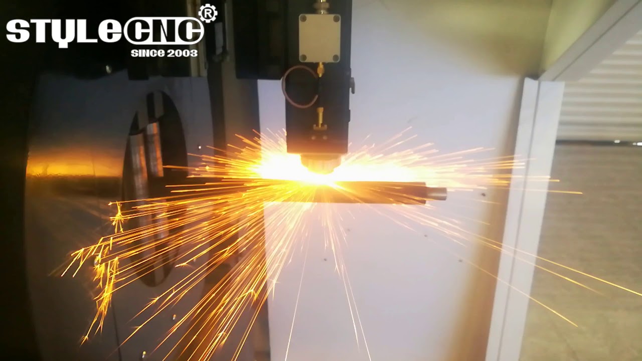 用于金屬管切割的兩用光纖激光切割機(jī) 用于金屬管切割的兩用光纖激光切割機(jī)