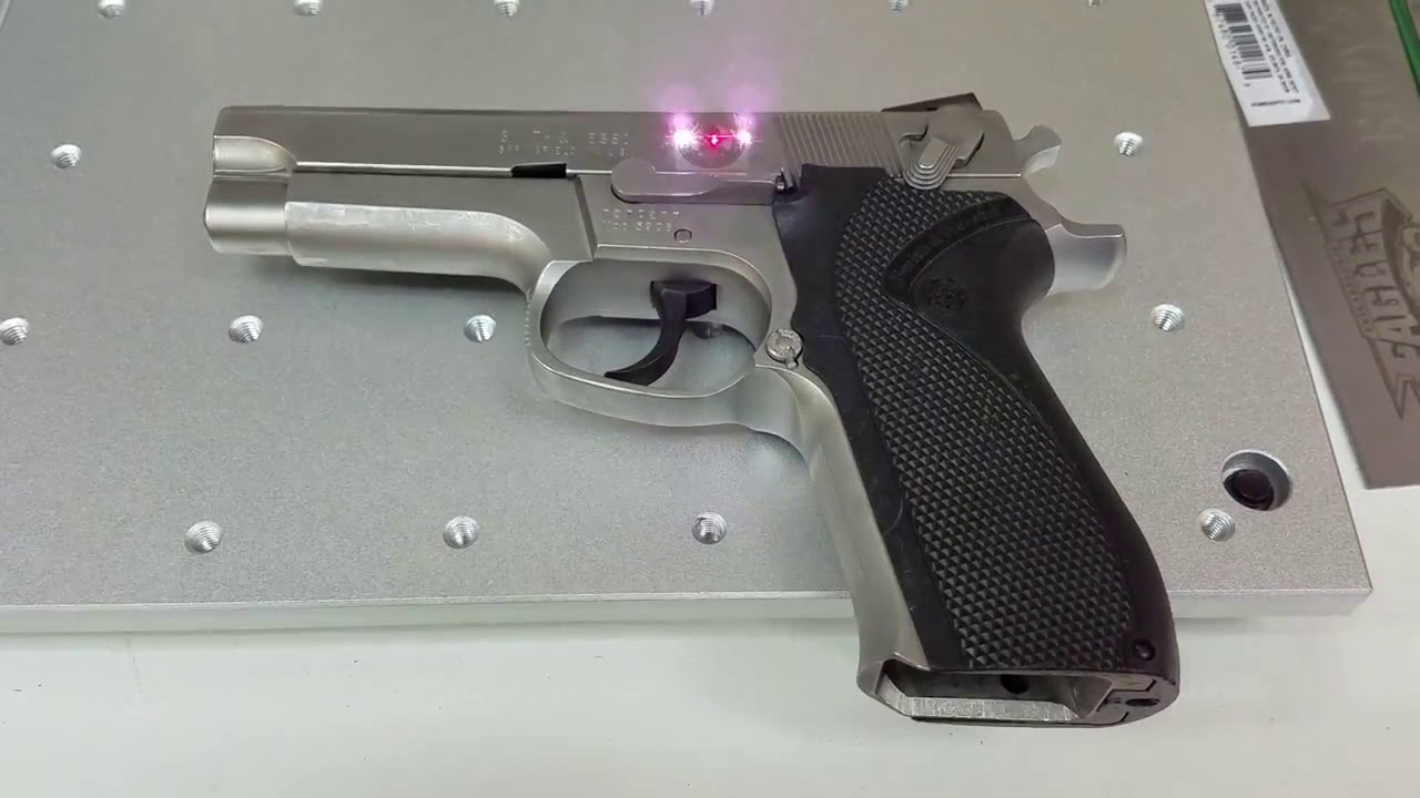 用于槍支和火器的光纖激光雕刻機(jī) 用于槍支和火器的光纖激光雕刻機(jī)